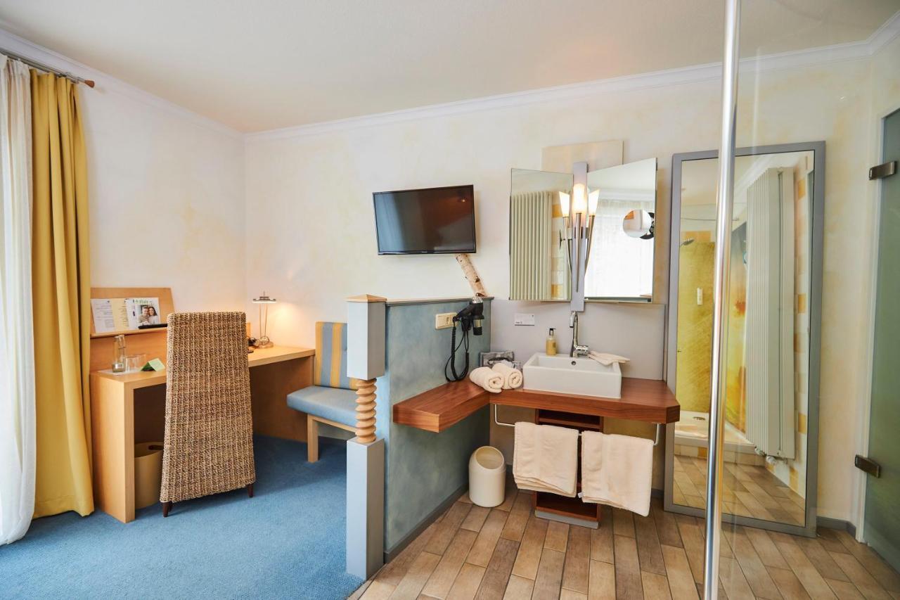 Flair Hotel Zum Schwarzen Reiter Horgau Buitenkant foto
