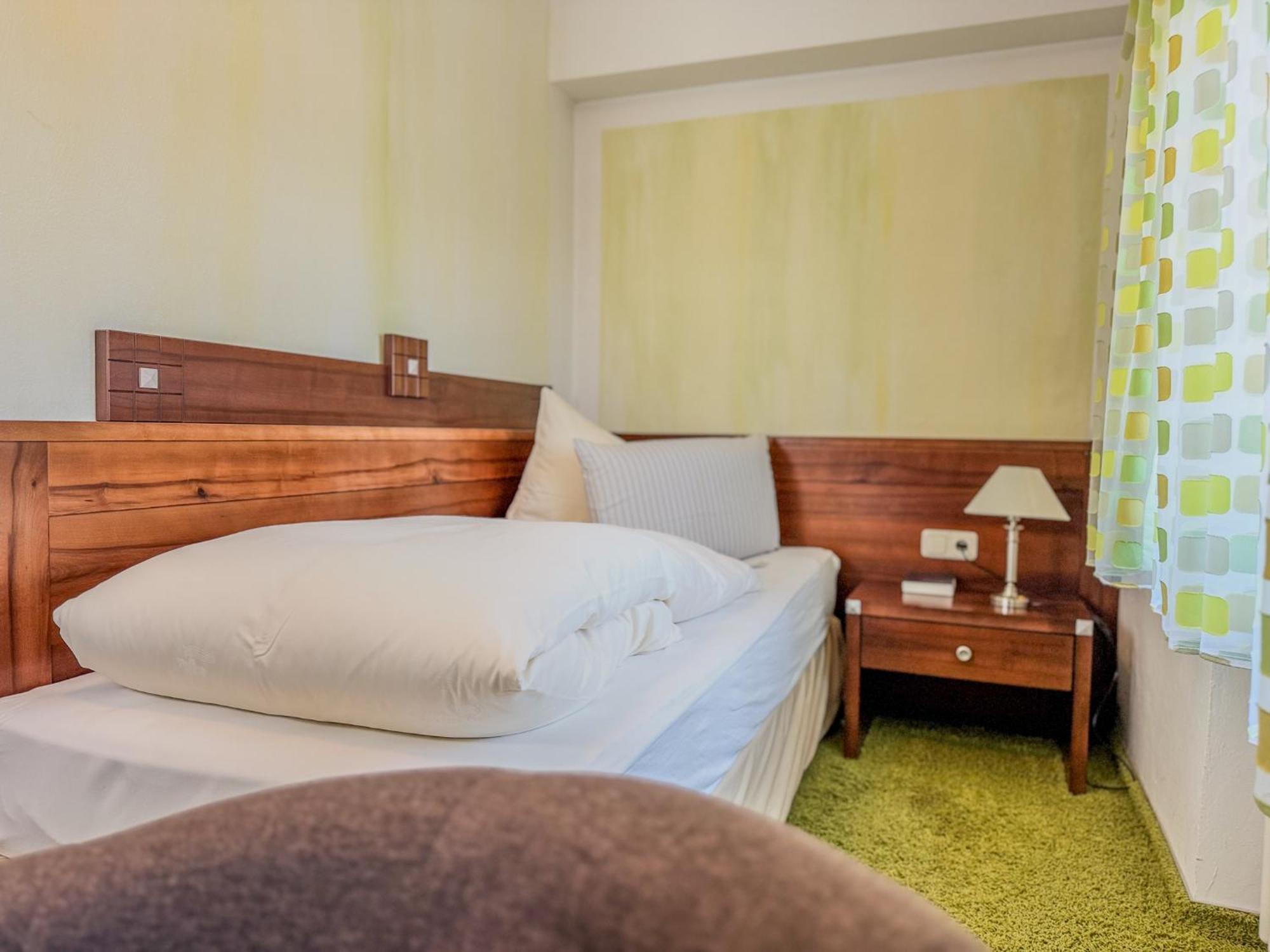 Flair Hotel Zum Schwarzen Reiter Horgau Buitenkant foto