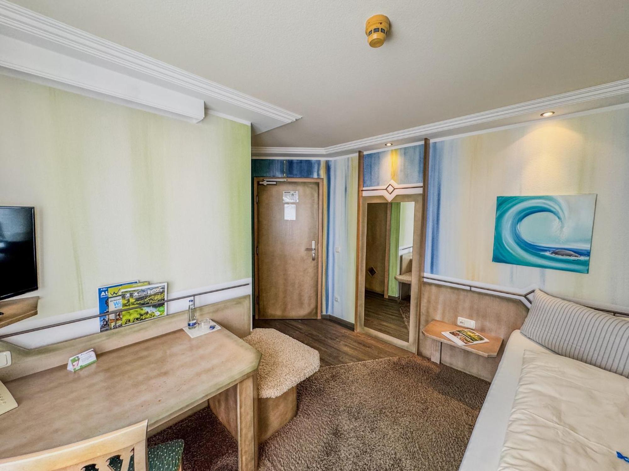 Flair Hotel Zum Schwarzen Reiter Horgau Buitenkant foto