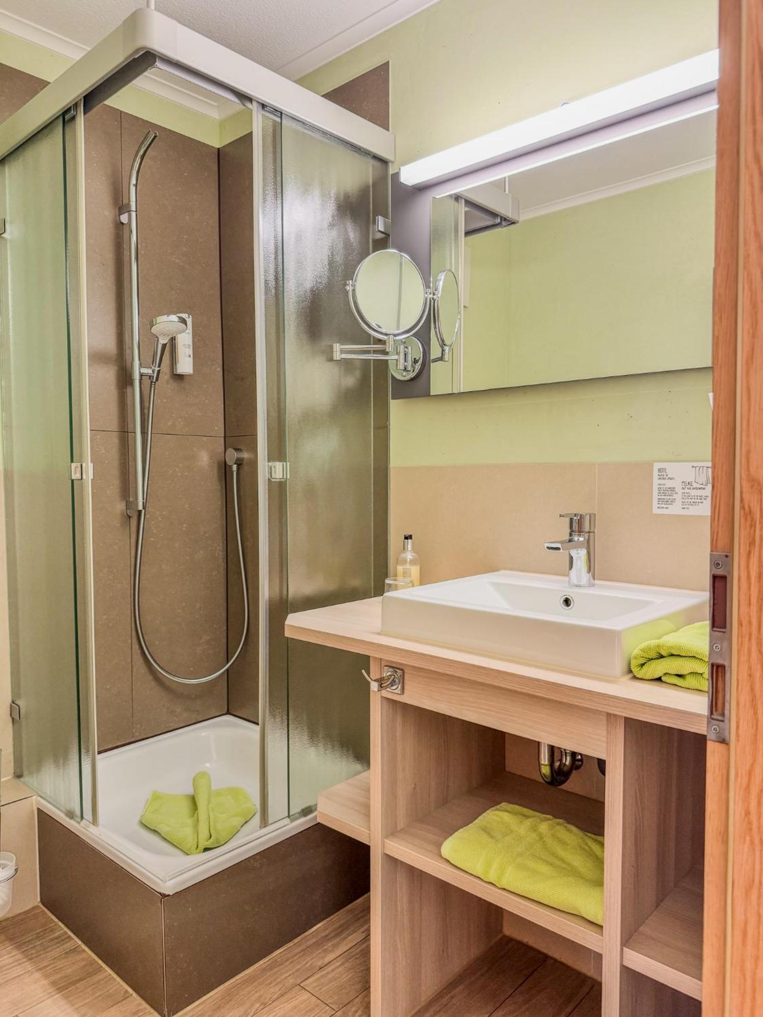 Flair Hotel Zum Schwarzen Reiter Horgau Buitenkant foto