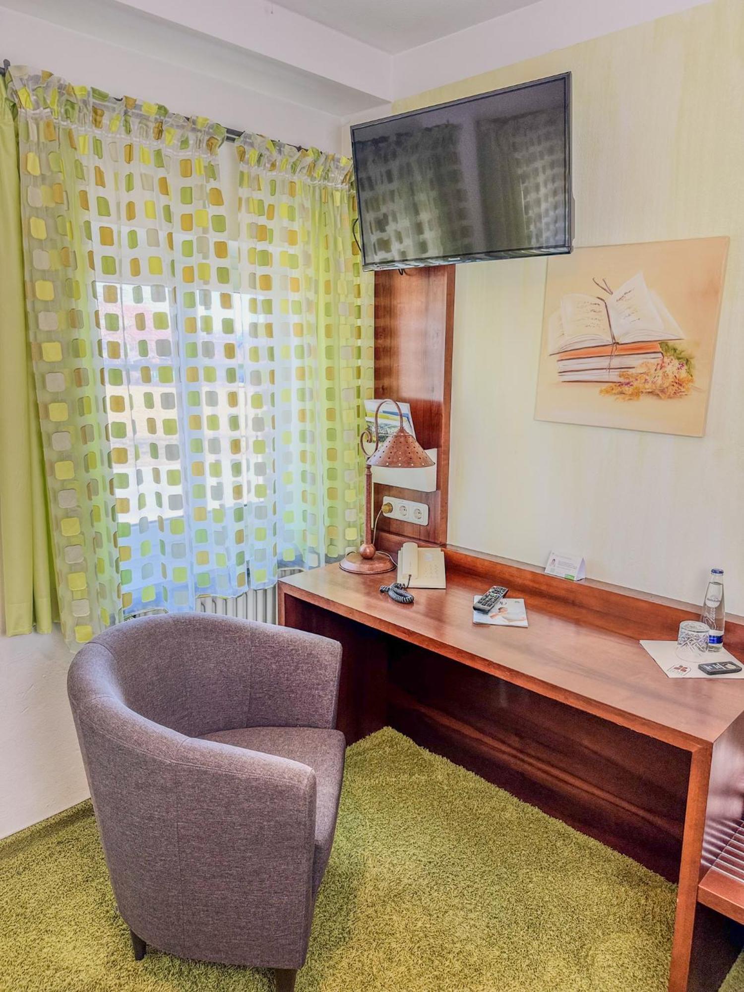 Flair Hotel Zum Schwarzen Reiter Horgau Buitenkant foto