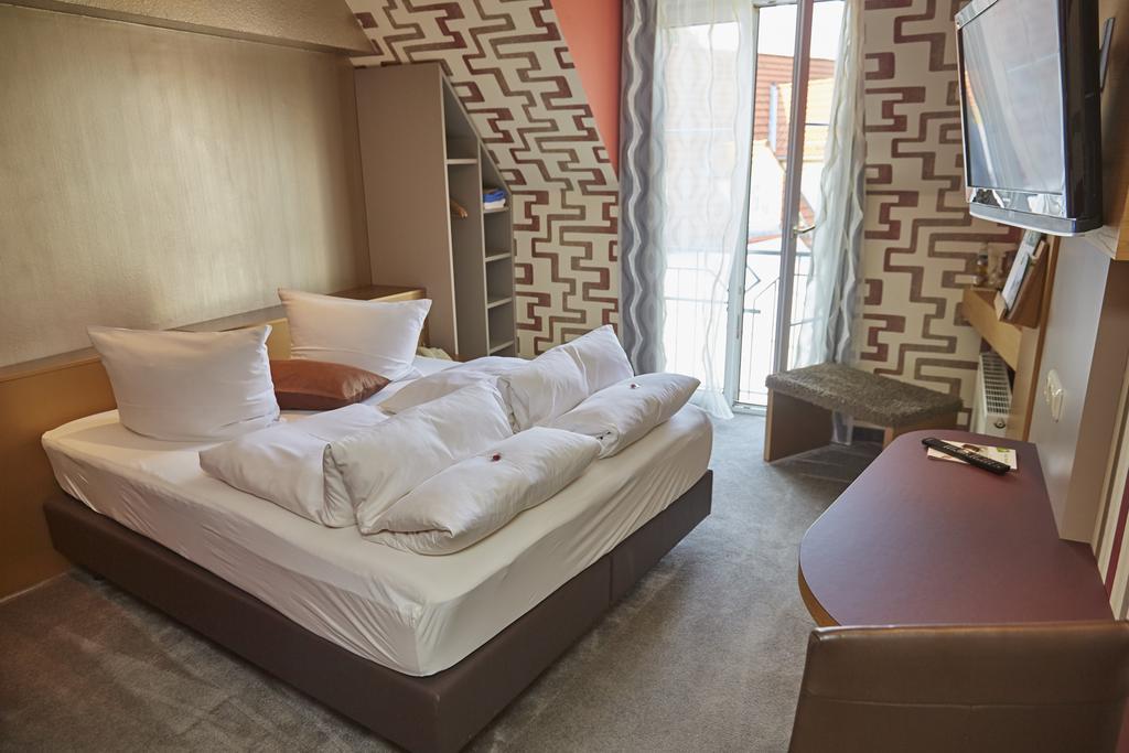 Flair Hotel Zum Schwarzen Reiter Horgau Buitenkant foto